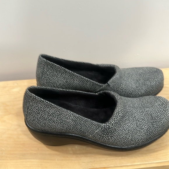 Soft walk clogs - Picture 1 of 3